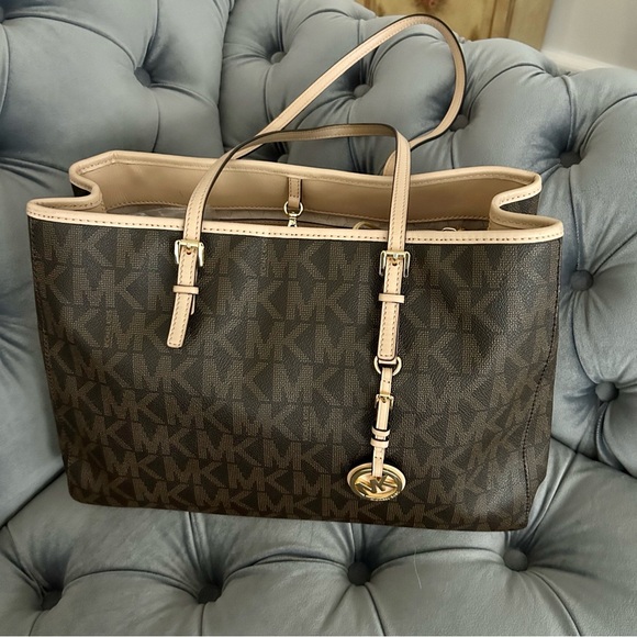Micheal Kors Pristine!!!! Jet Set Large Signature Travel Brown Tote Handbag - Picture 3 of 10